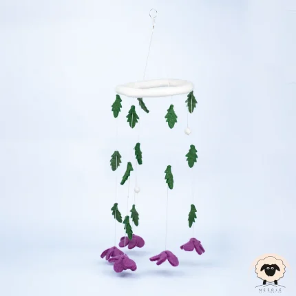 forest-leaf-felt-mobile-hanging